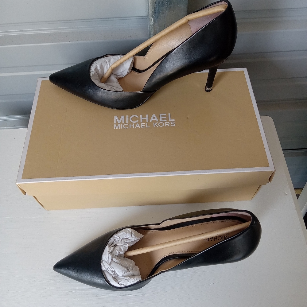 Michael Michael Kors Women's Ashby Flex Pump - Picture 8 of 13